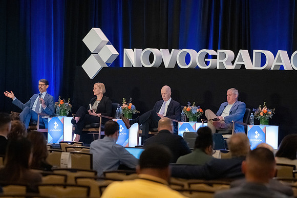 24novocon146