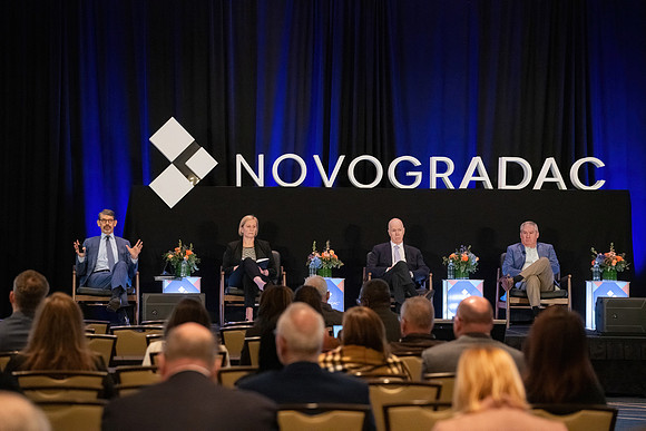 24novocon164