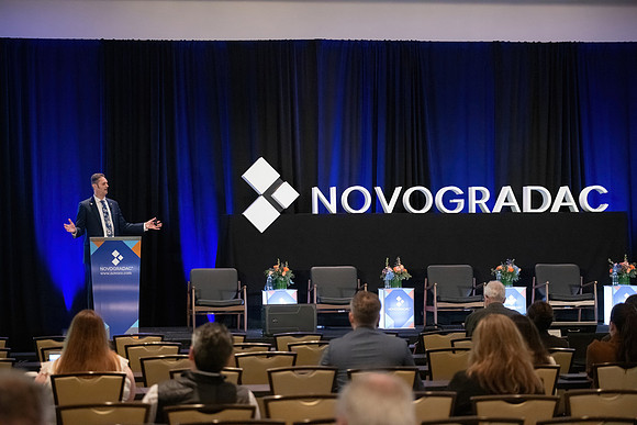 24novocon106