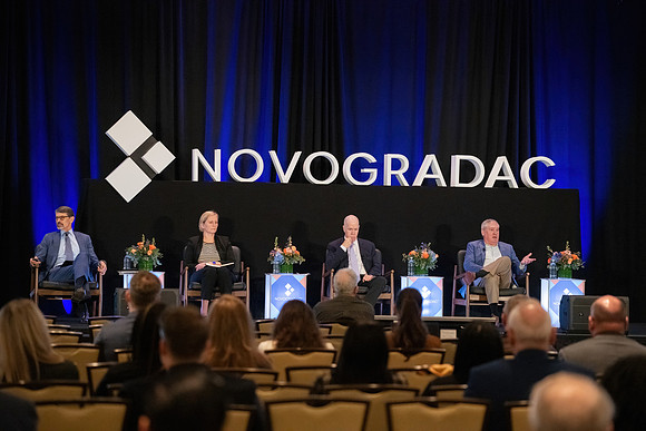 24novocon204