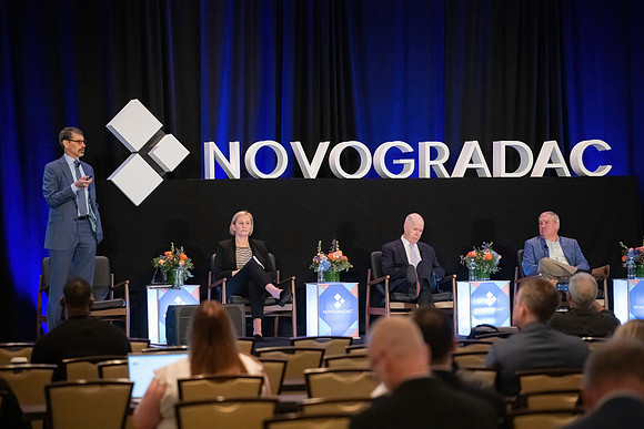 24novocon122