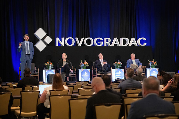 24novocon120