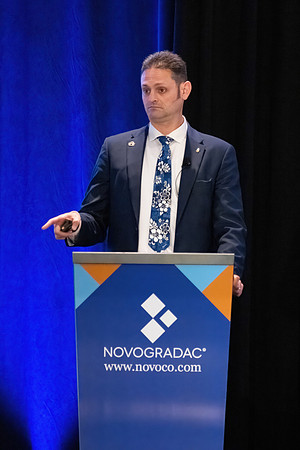 24novocon110