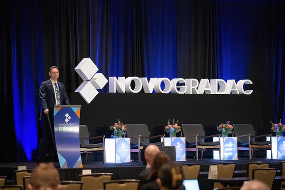 24novocon111