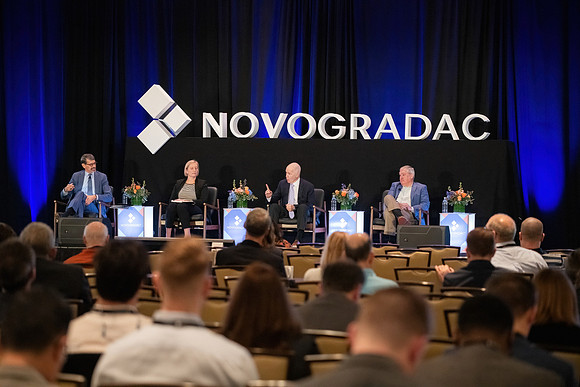 24novocon215