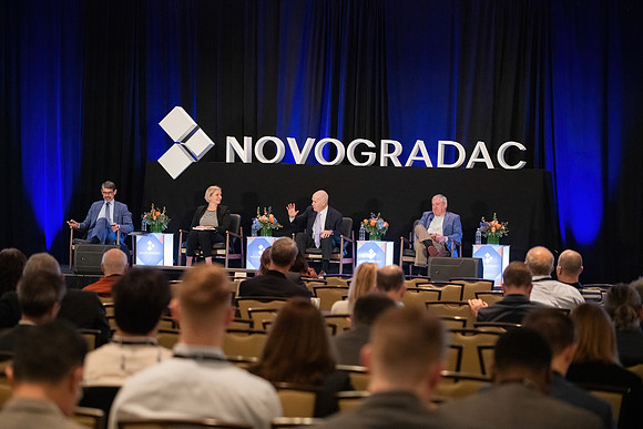 24novocon214