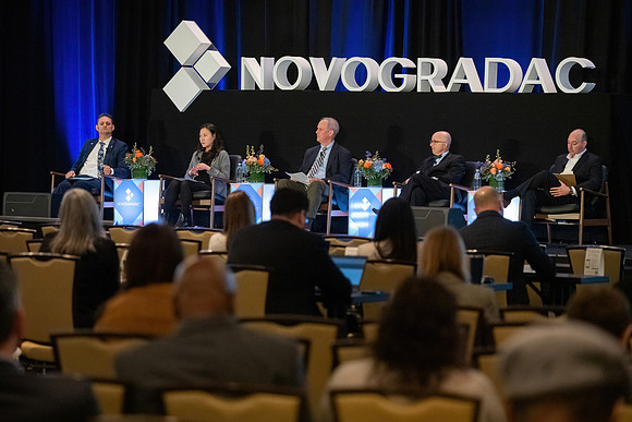 24novocon385