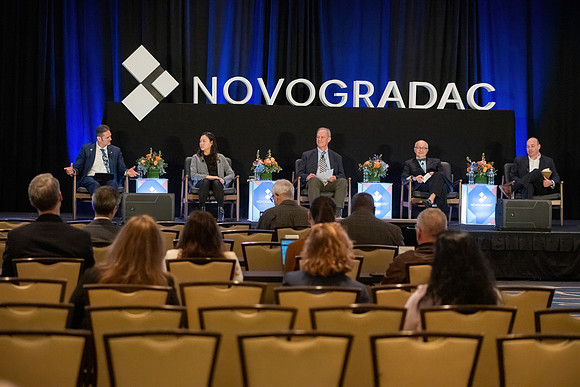 24novocon430