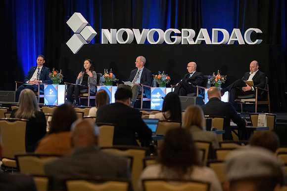 24novocon384