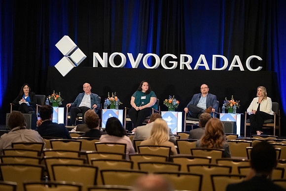 24novocon652