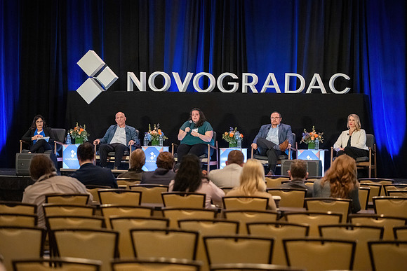 24novocon686