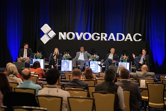 24novocon560