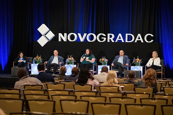 24novocon685