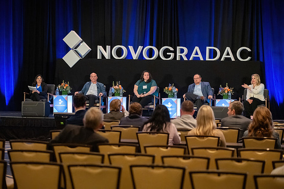 24novocon746