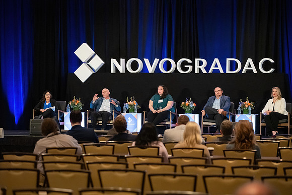 24novocon682