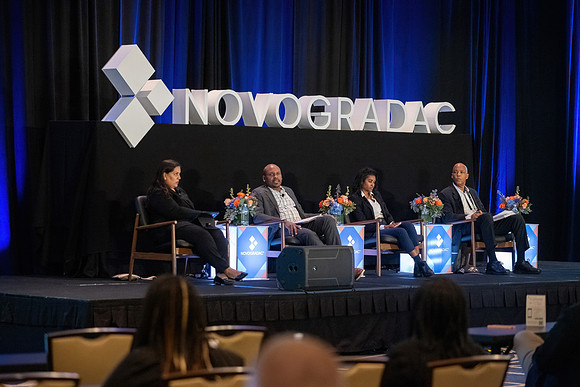 24novocon827