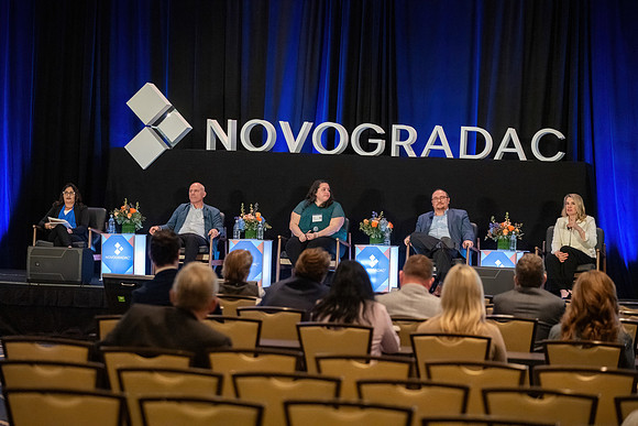 24novocon747