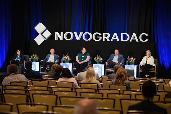 24novocon651