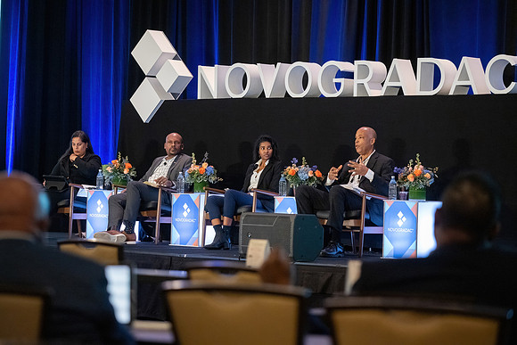 24novocon820