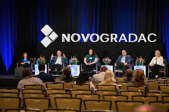 24novocon683