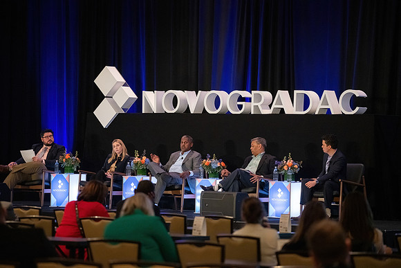 24novocon557