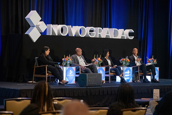 24novocon830