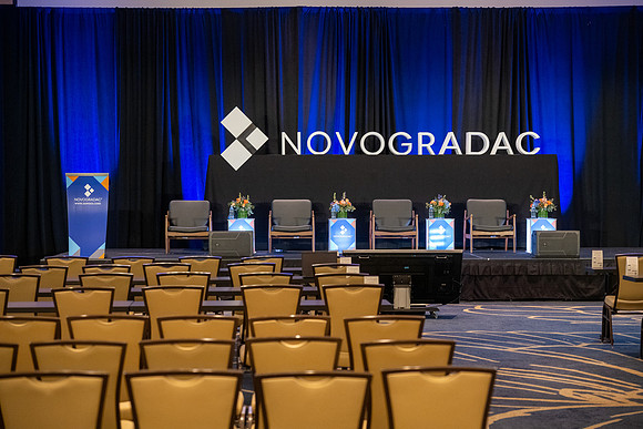 24novocon061