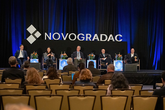 24novocon418