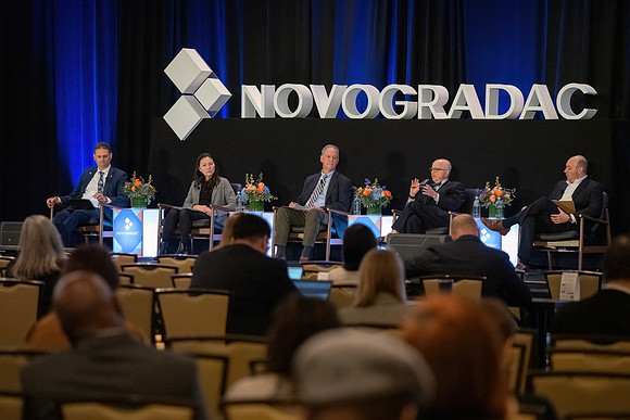 24novocon395