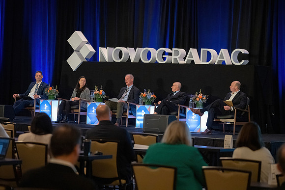 24novocon426