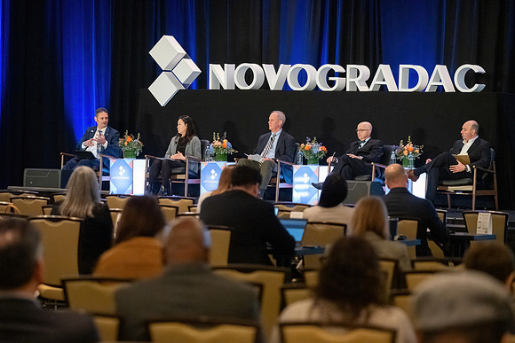24novocon389