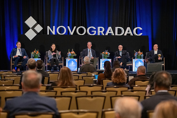 24novocon451