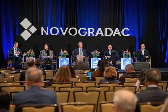 24novocon452
