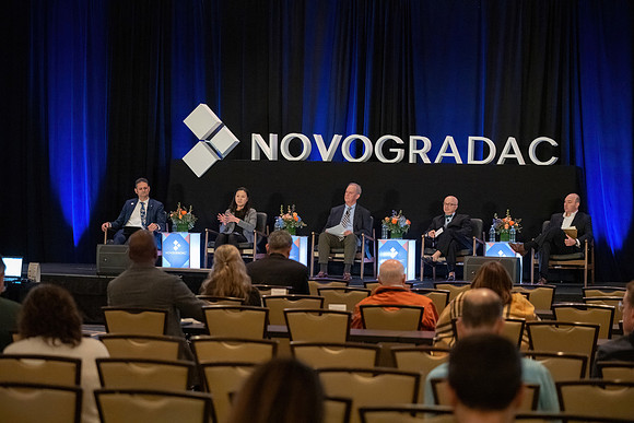 24novocon419