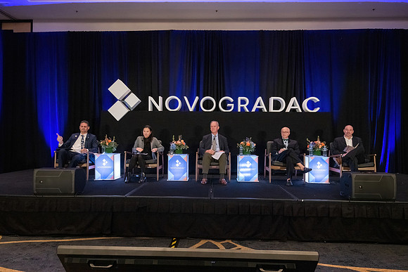 24novocon329