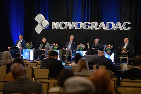 24novocon394