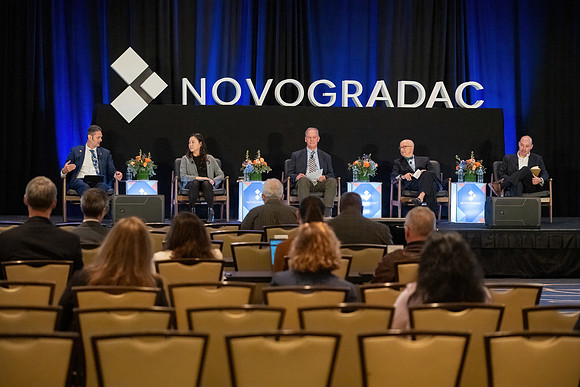 24novocon431