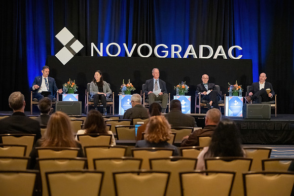 24novocon429