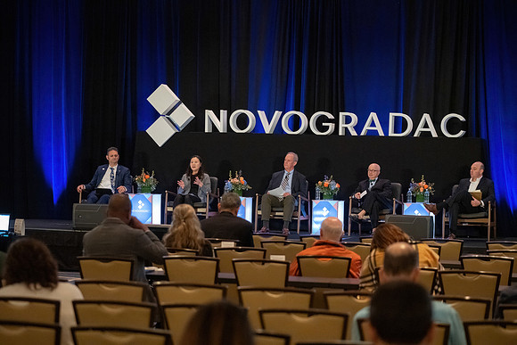 24novocon421