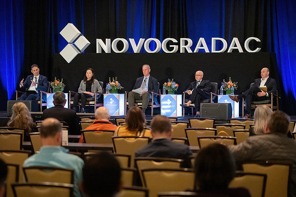 24novocon435